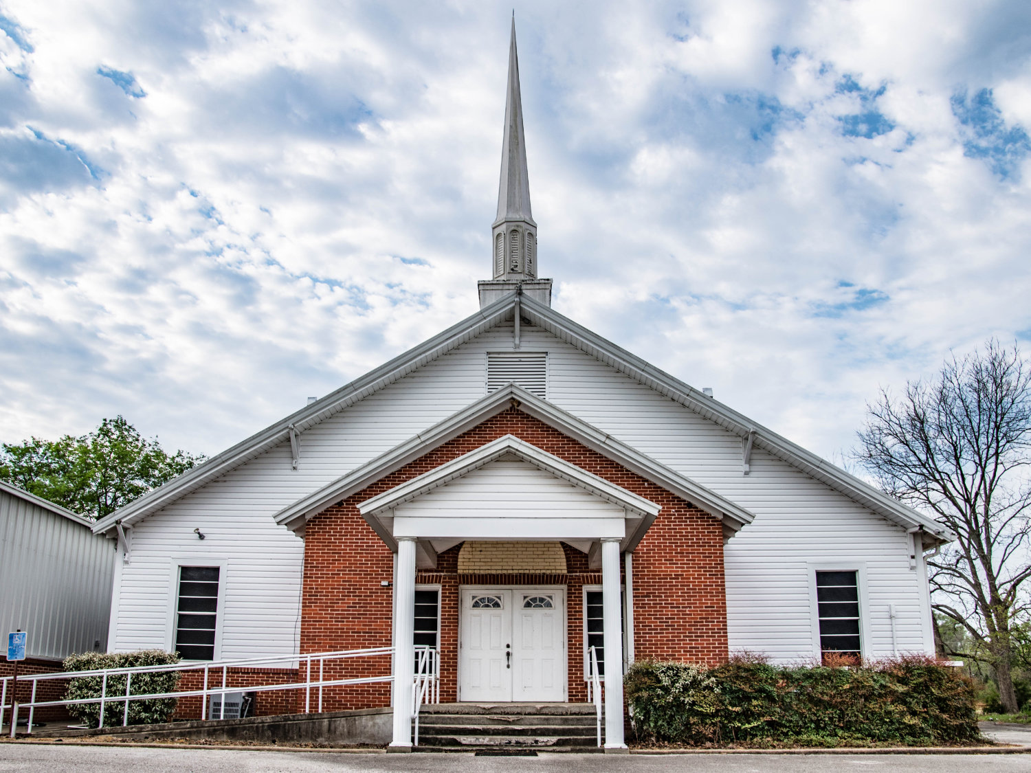 The first Hainesville Baptist Church building was constructed in 1927 at FM49 and FM778.